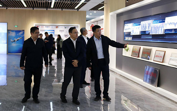 中國(guó)鋼研黨委副書記、總經(jīng)理高宏斌一行 到航產(chǎn)集團(tuán)調(diào)研